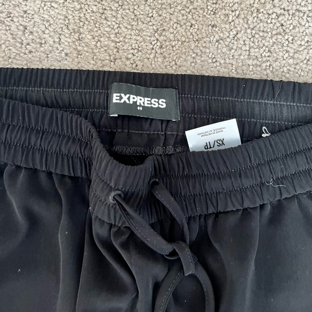 Express - Picture 3 of 3